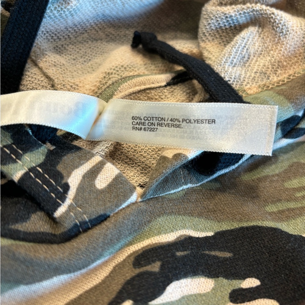 b & b Boutique Camo Hoodie Women’s Large Green Camouflage Long Sleeve Hooded Top - Picture 6 of 8